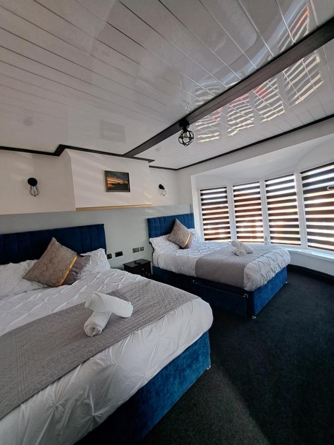 Vakantiehuis Family With Hot Tub , Family Groups Only *