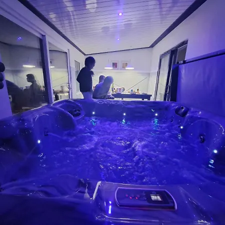 Family Holiday With Hot Tub , Family Groups Only Blackpool Esterno foto