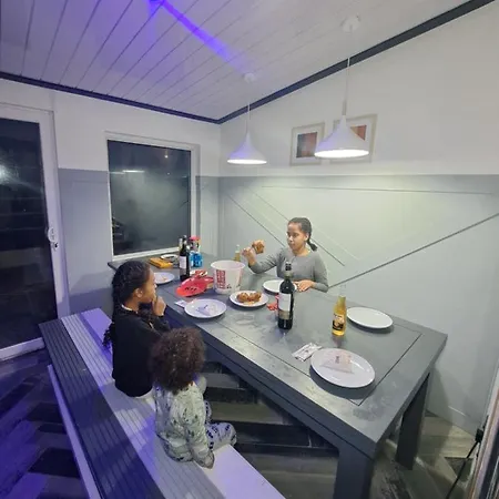 Family Holiday With Hot Tub , Family Groups Only Blackpool Esterno foto
