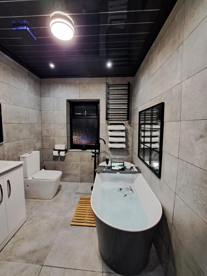 Family With Hot Tub , Family Groups Only Casa vacanze *